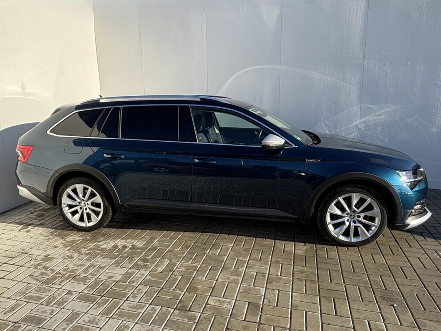 OZ190V01517_13.webp_SUPERB Scout 2.0 TDI 140 kW automat, DPH