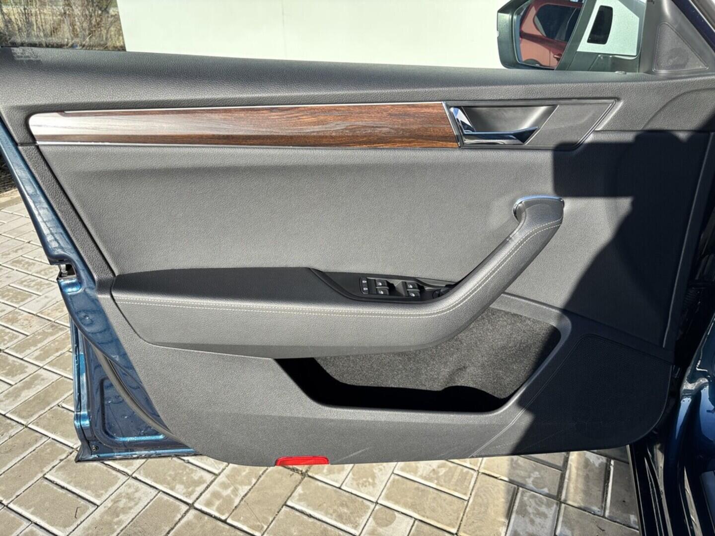 OZ190V01517_20.webp_SUPERB Scout 2.0 TDI 140 kW automat, DPH