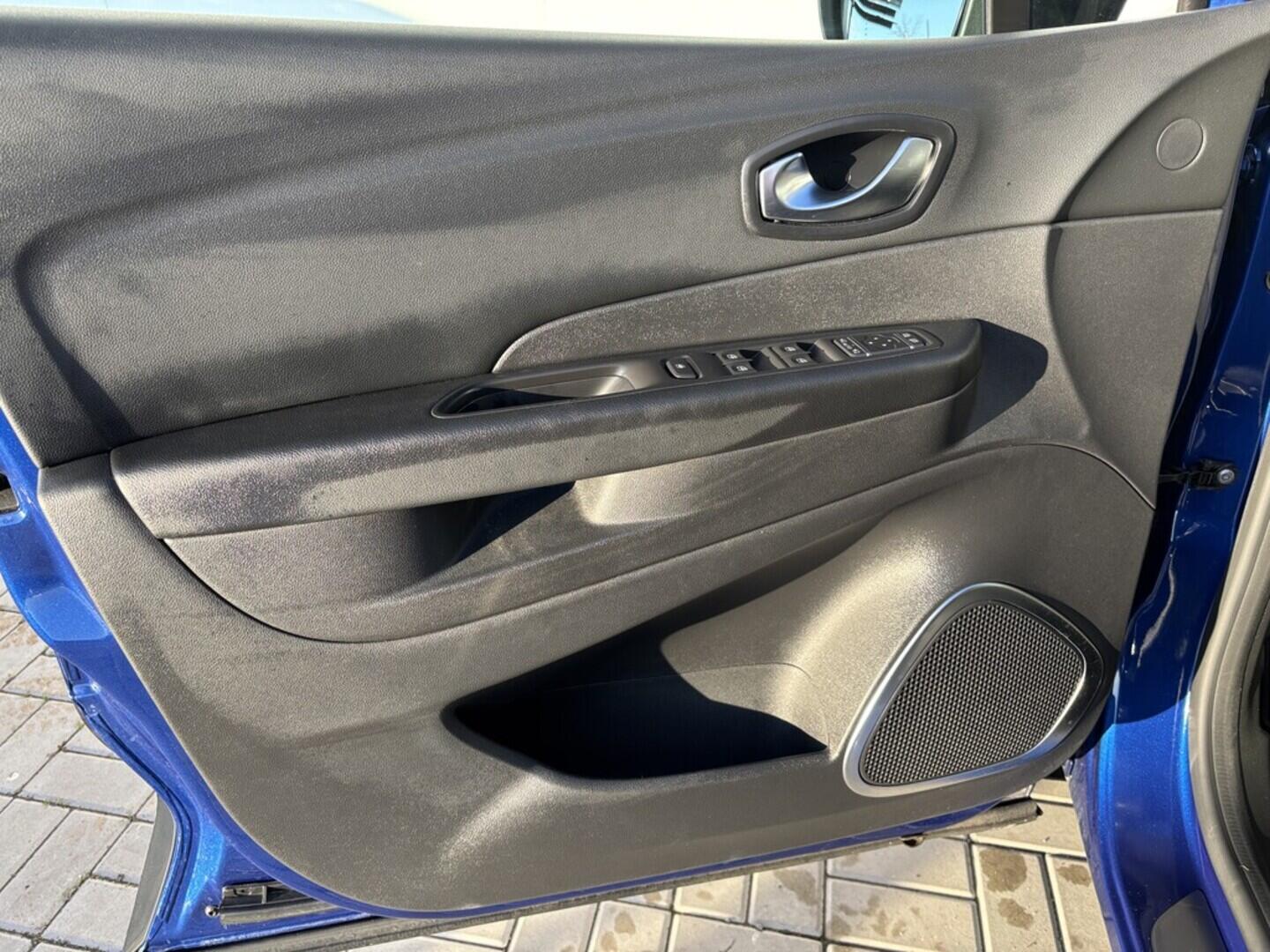 OZ190V01519_20.webp_CAPTUR  1.3 TCe 110 kW manuál