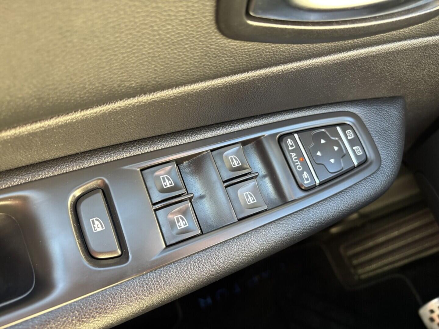 OZ190V01519_21.webp_CAPTUR  1.3 TCe 110 kW manuál