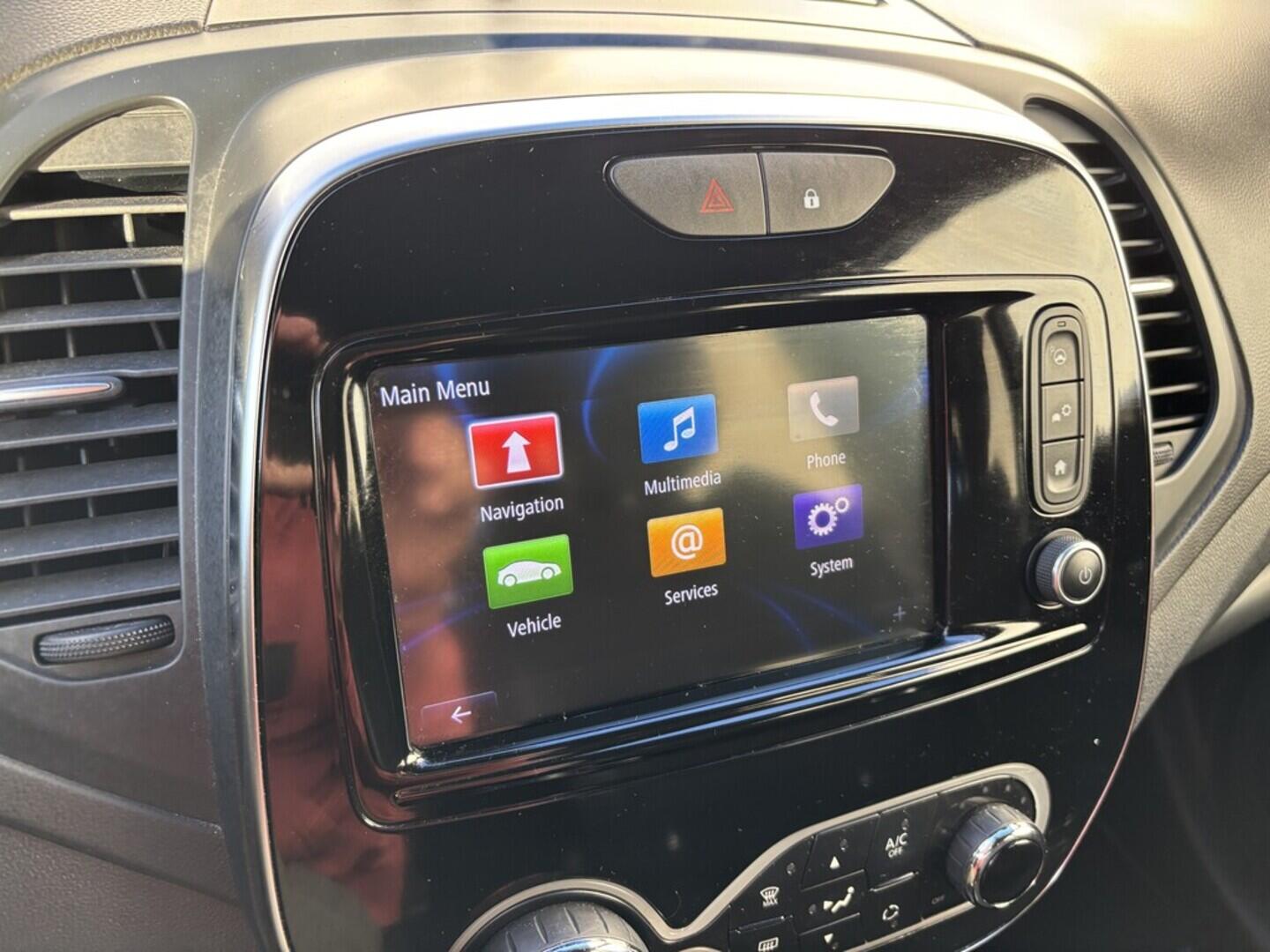 OZ190V01519_28.webp_CAPTUR  1.3 TCe 110 kW manuál