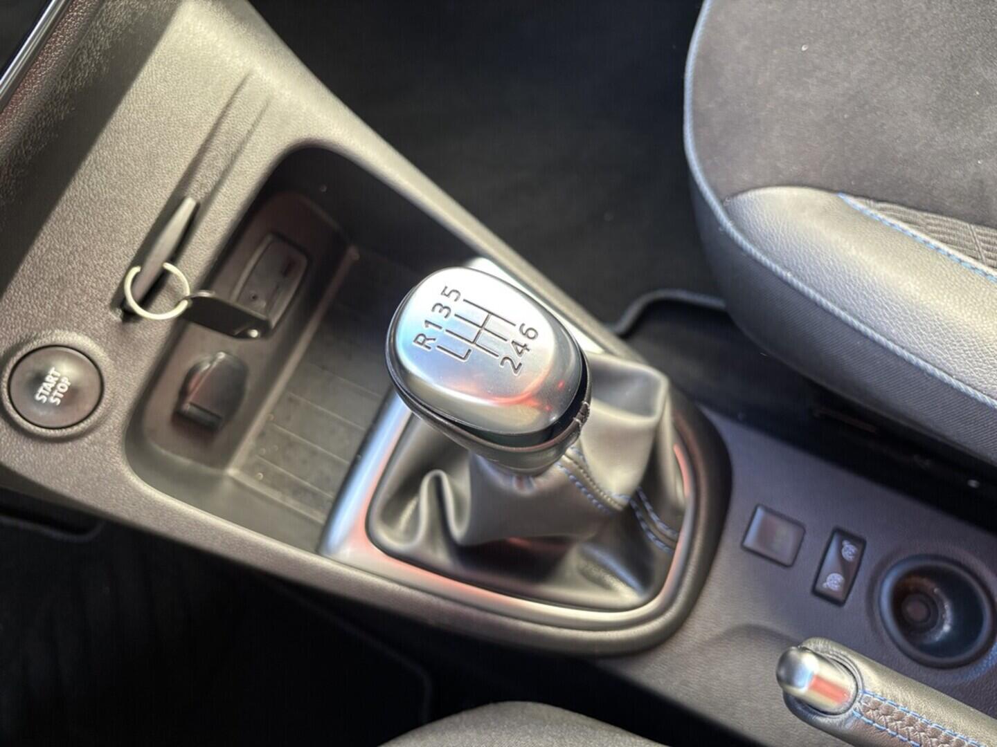 OZ190V01519_36.webp_CAPTUR  1.3 TCe 110 kW manuál