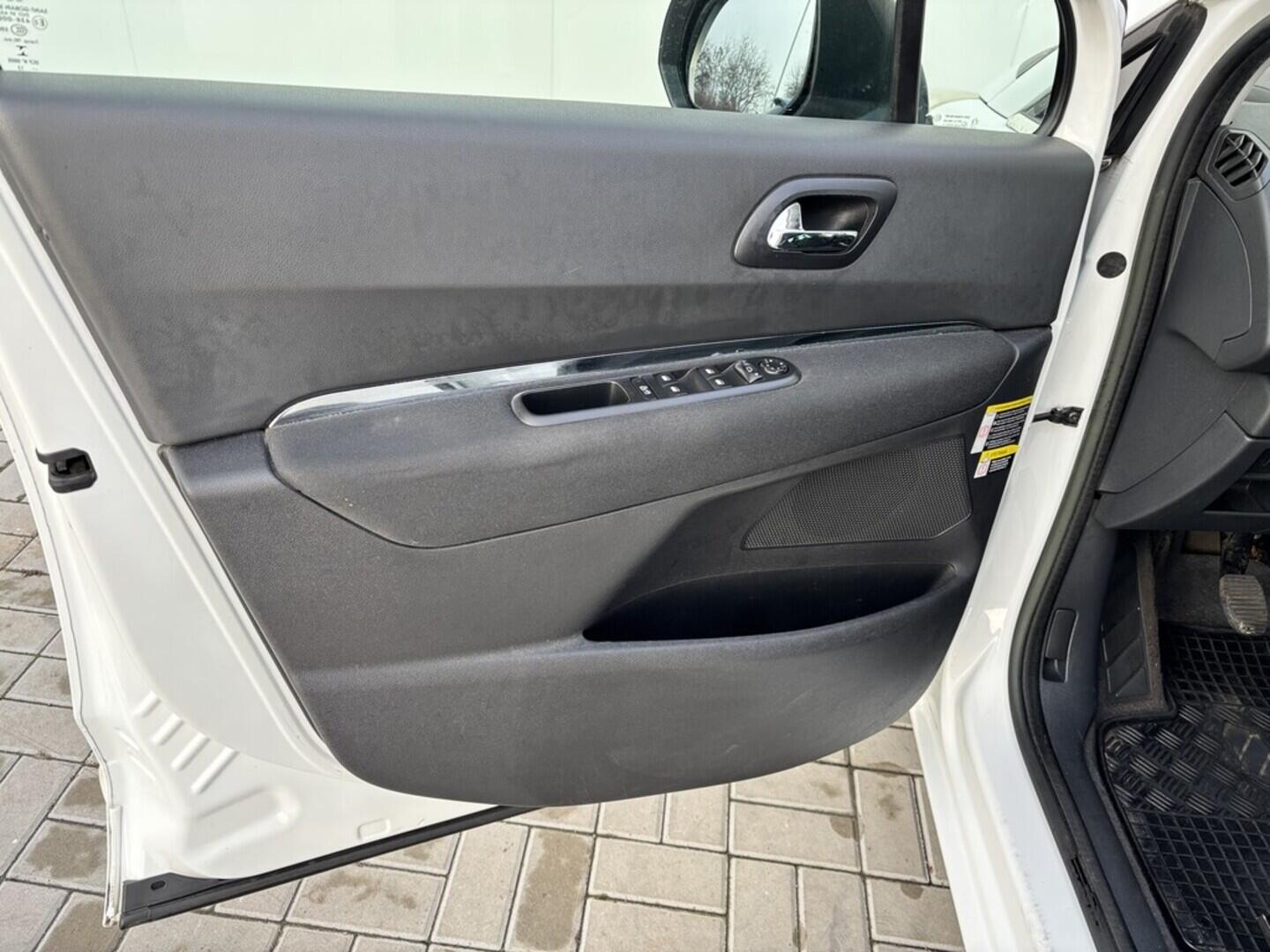 OZ190V01522_20.webp_5008  1.6 vti 88 kW manuál