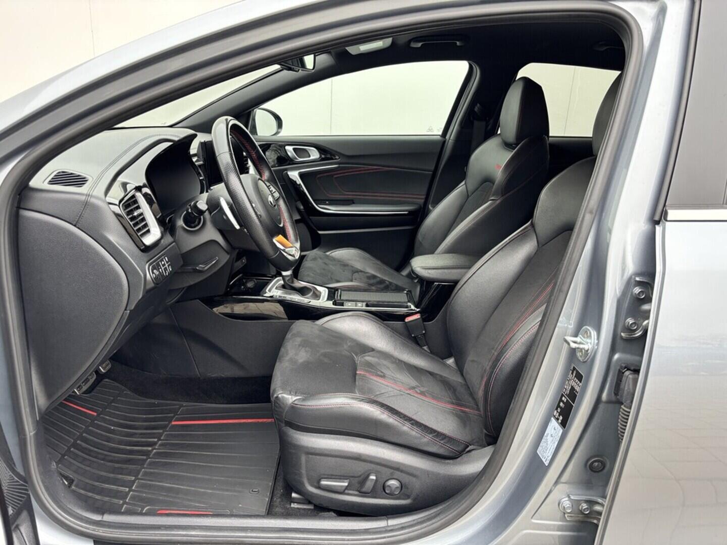 OZ190V01524_18.webp_PRO_CEED  GT  1.6 Tgi 150 kW automat