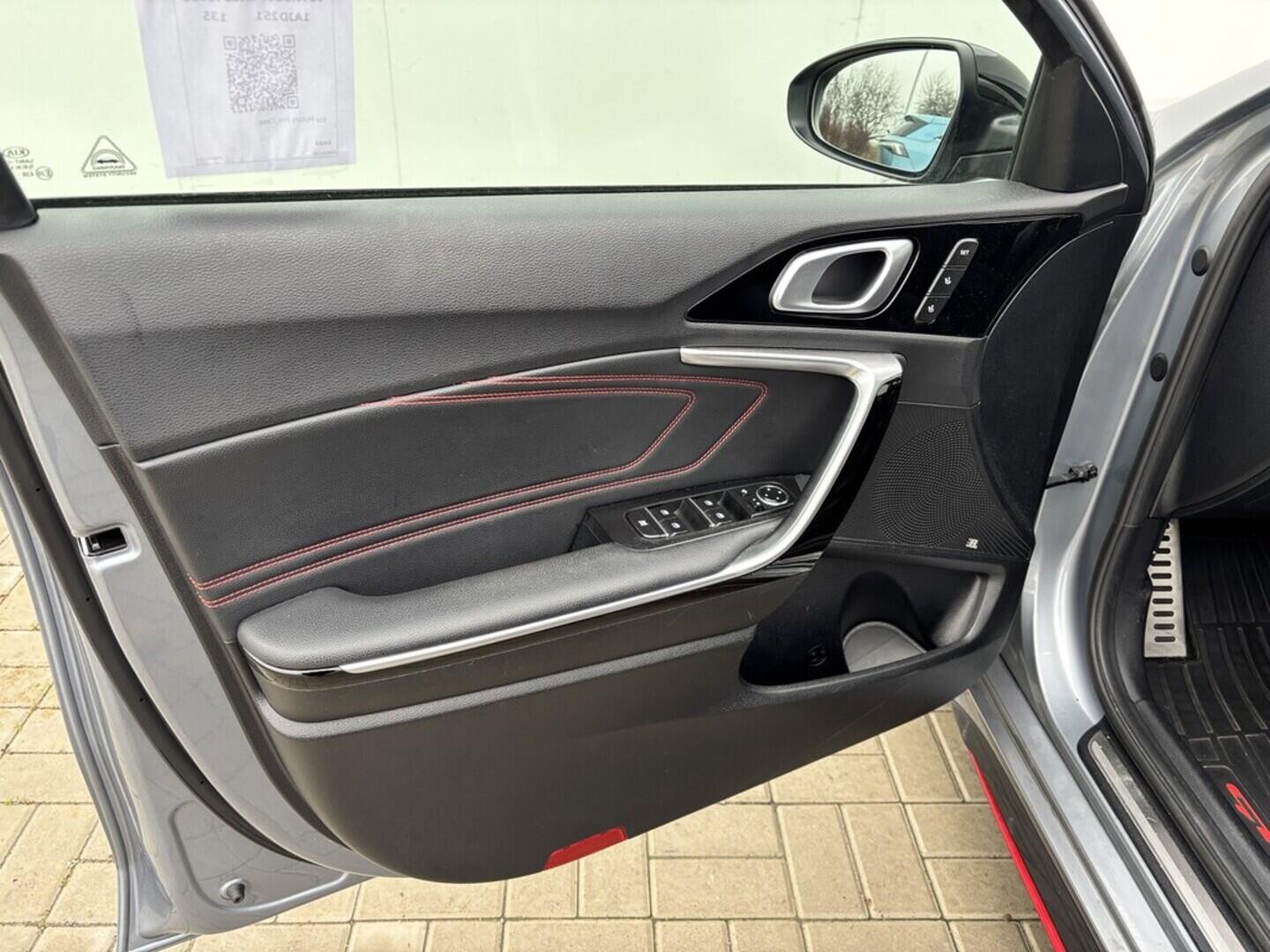 OZ190V01524_20.webp_PRO_CEED  GT  1.6 Tgi 150 kW automat