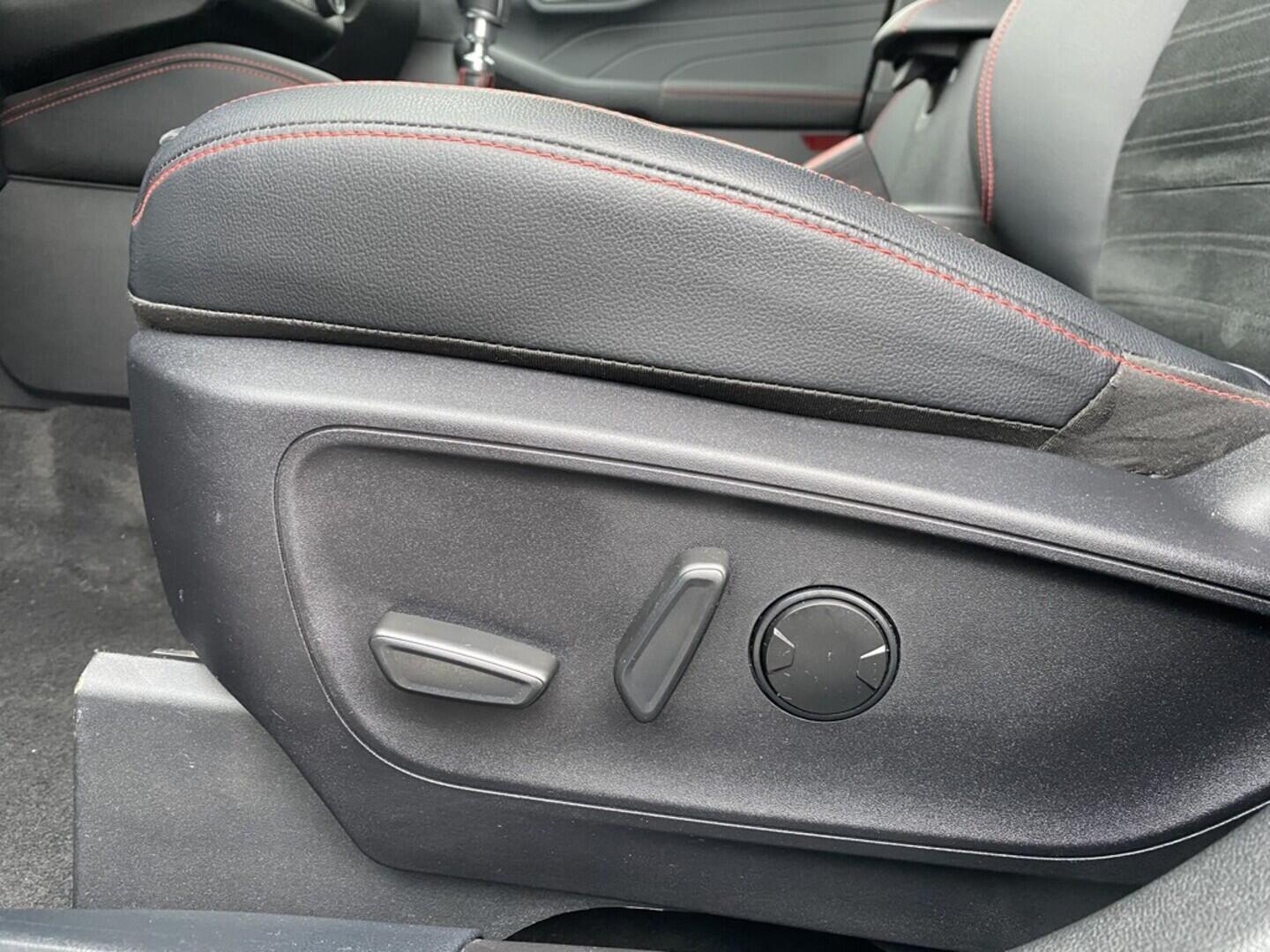 OZ190V01525_23.webp_KUGA ST-Line 2.0 TDI 110 kW manuál, DPH