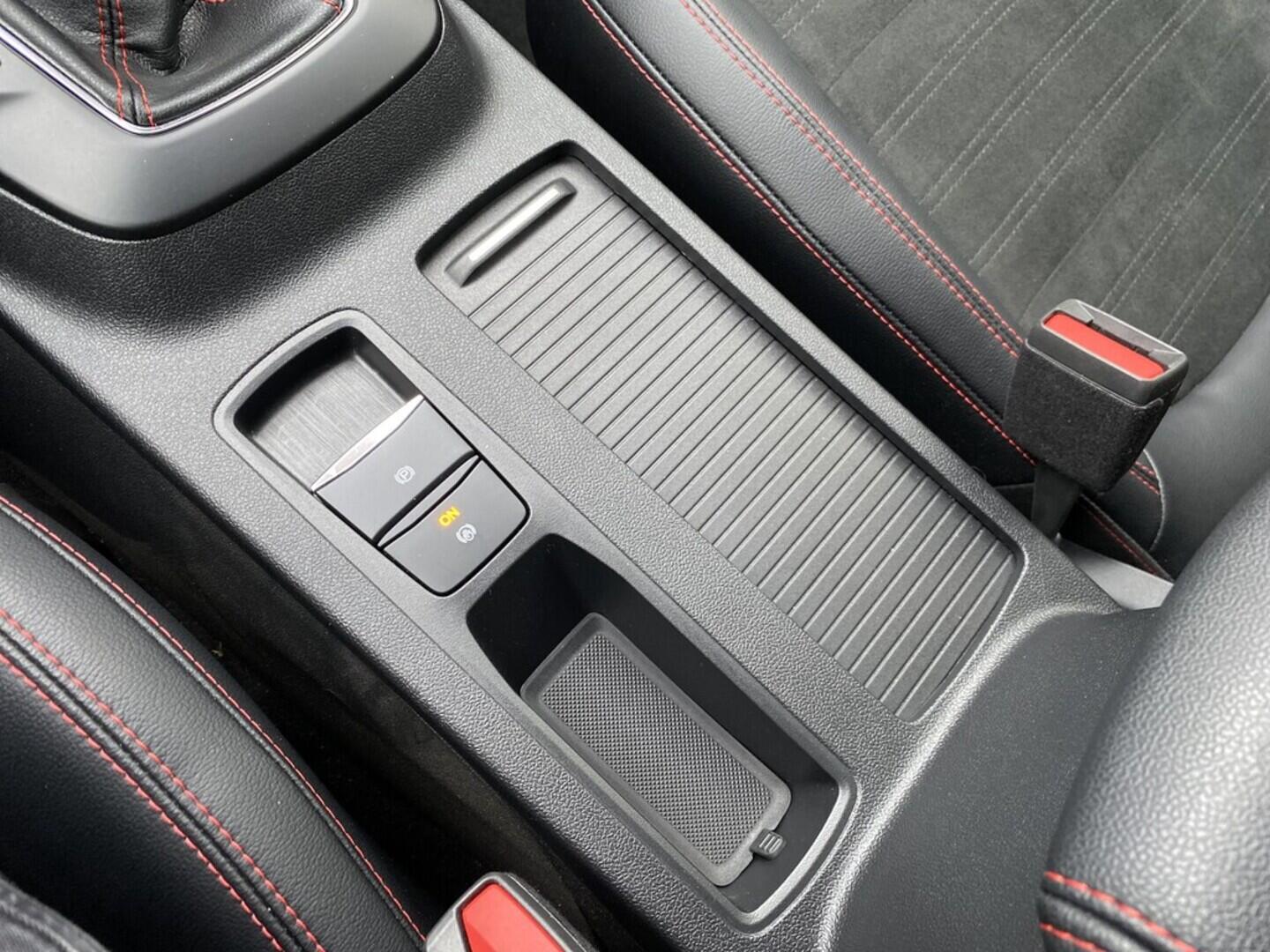 OZ190V01525_37.webp_KUGA ST-Line 2.0 TDI 110 kW manuál, DPH