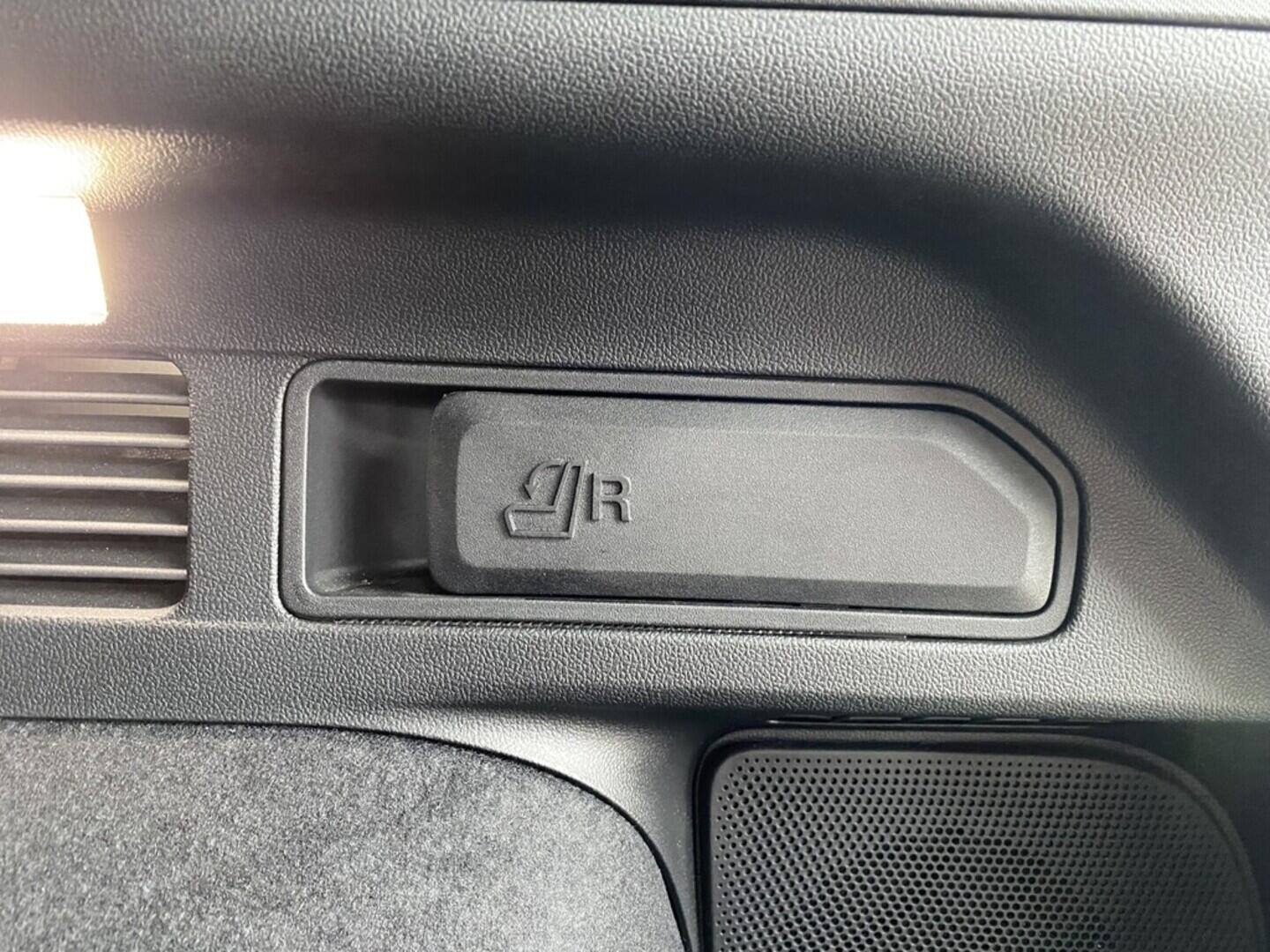 OZ190V01525_46.webp_KUGA ST-Line 2.0 TDI 110 kW manuál, DPH