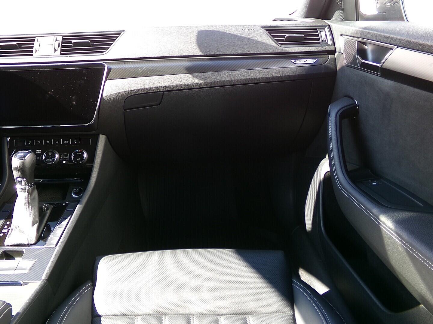 OZ190V01548_20.webp_SUPERB SportLine 2.0 TSI 206 kW automat, DPH