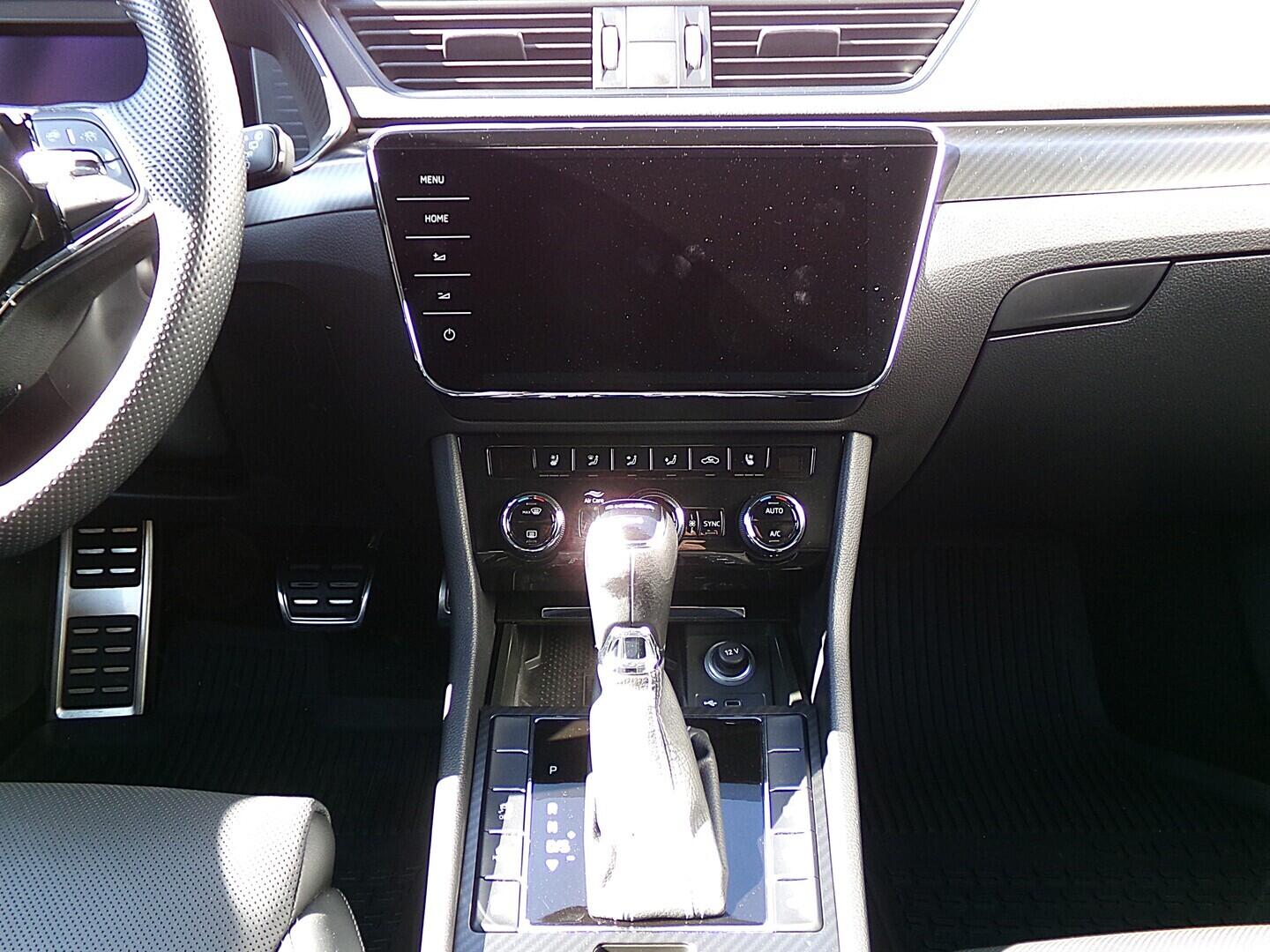 OZ190V01548_21.webp_SUPERB SportLine 2.0 TSI 206 kW automat, DPH