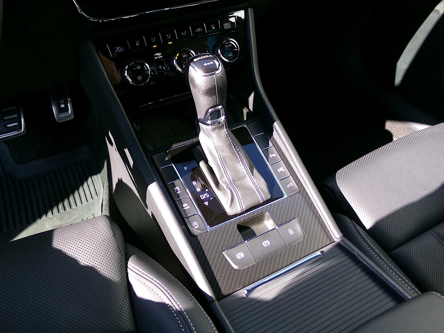 OZ190V01548_25.webp_SUPERB SportLine 2.0 TSI 206 kW automat, DPH