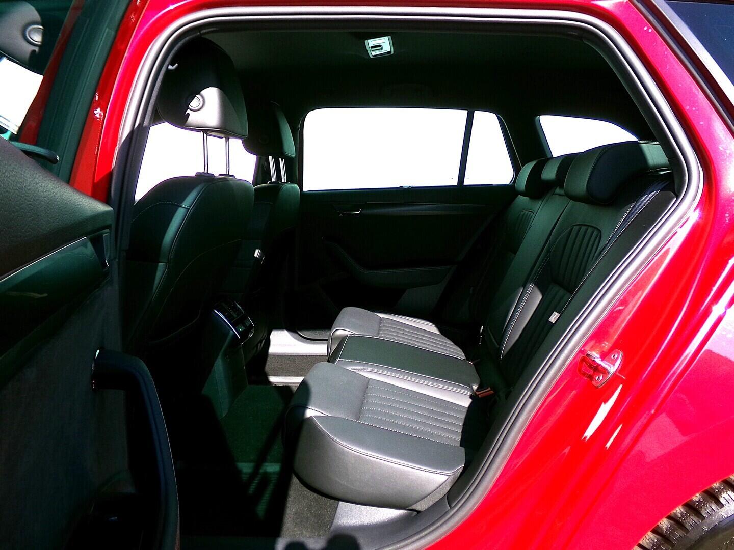 OZ190V01548_34.webp_SUPERB SportLine 2.0 TSI 206 kW automat, DPH