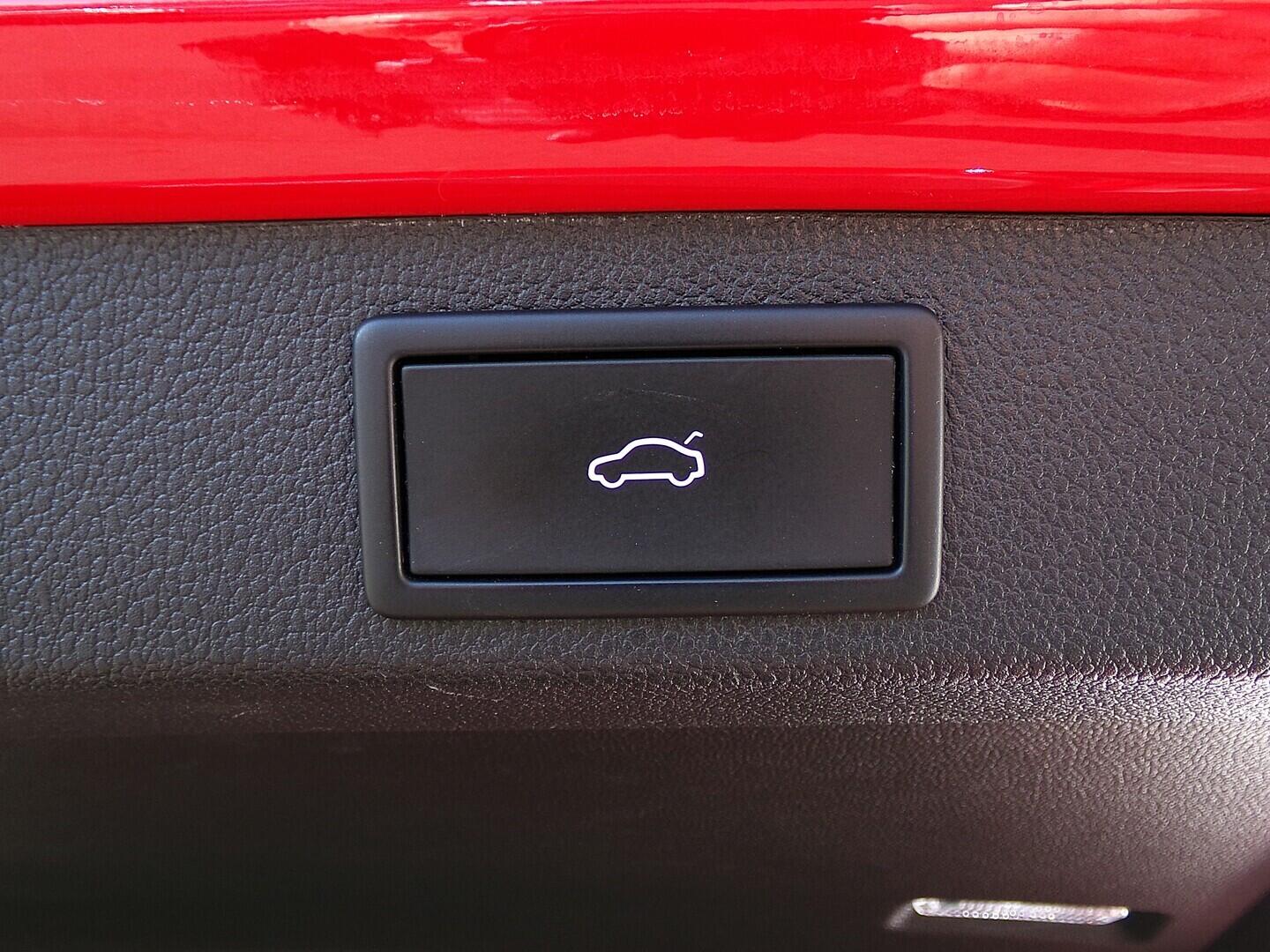 OZ190V01548_36.webp_SUPERB SportLine 2.0 TSI 206 kW automat, DPH