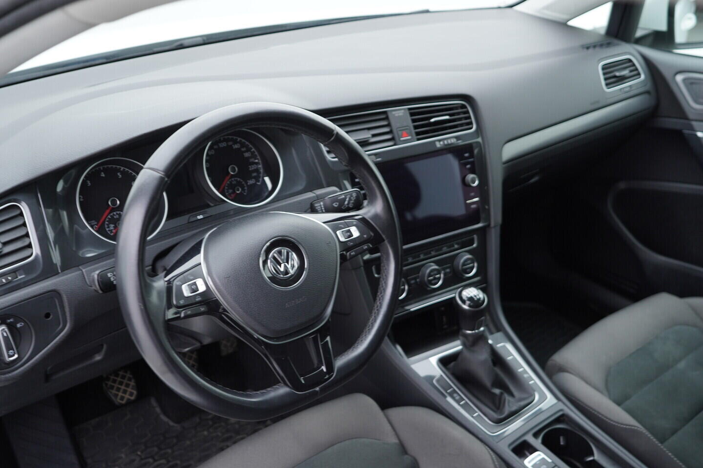 OZ190V01550_22.webp_GOLF  1.4 TSI 81 kW manuál