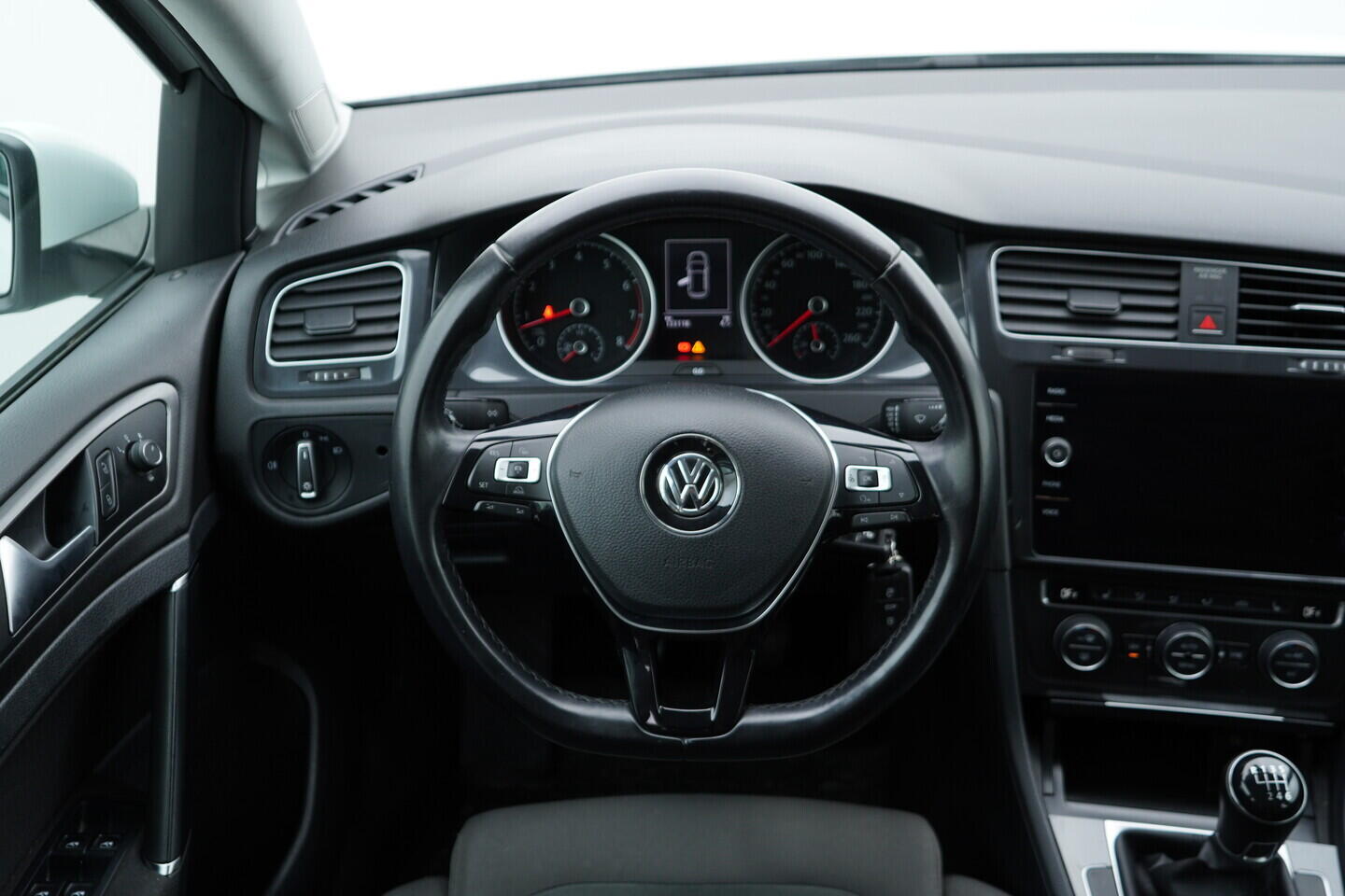 OZ190V01550_27.webp_GOLF  1.4 TSI 81 kW manuál