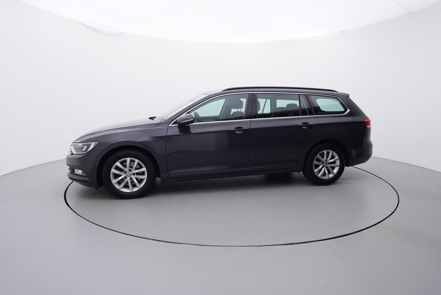 OZ190V01552_11.webp_PASSAT VARIANT COMFORTLINE 1.6 TDI 88 kW manuál, DPH