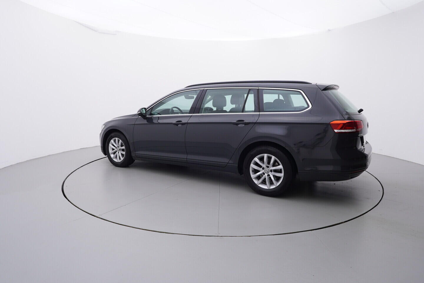 OZ190V01552_12.webp_PASSAT VARIANT COMFORTLINE 1.6 TDI 88 kW manuál, DPH