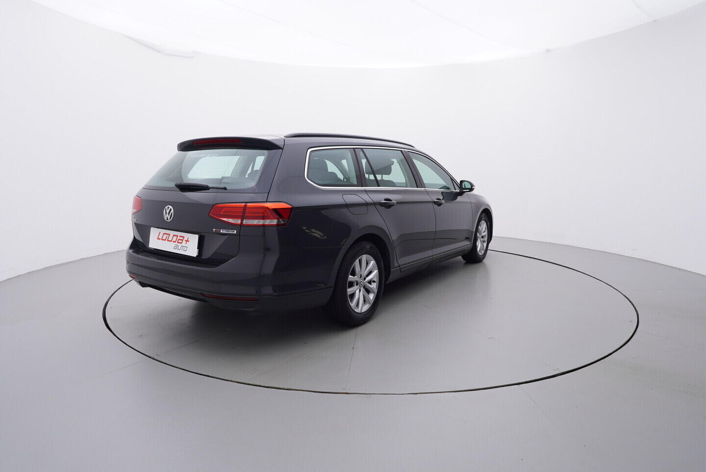 OZ190V01552_14.webp_PASSAT VARIANT COMFORTLINE 1.6 TDI 88 kW manuál, DPH
