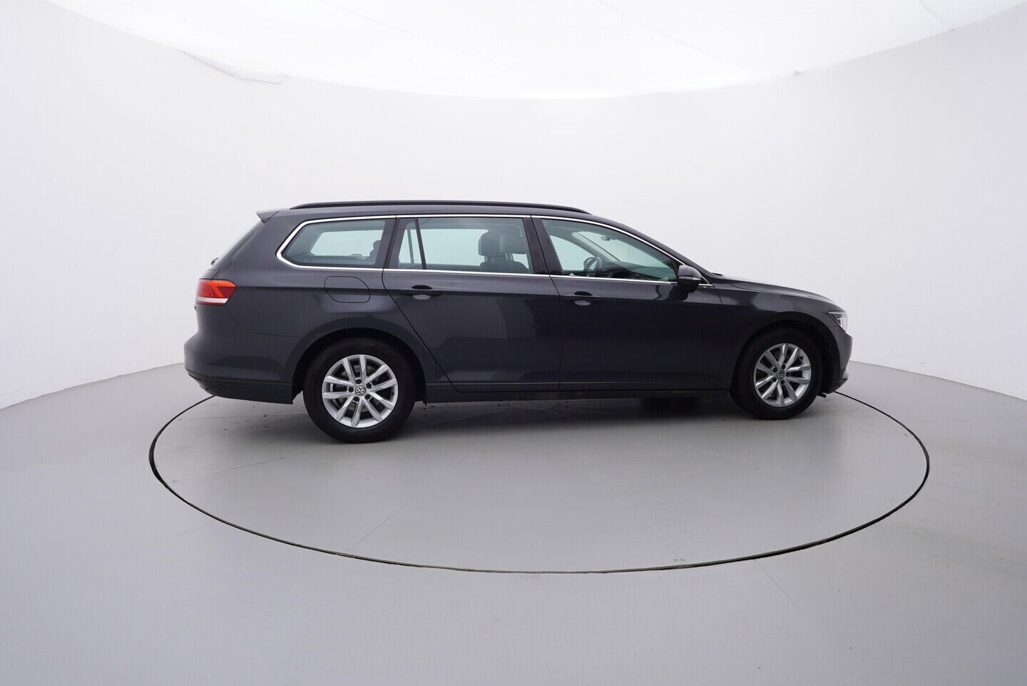 OZ190V01552_15.webp_PASSAT VARIANT COMFORTLINE 1.6 TDI 88 kW manuál, DPH