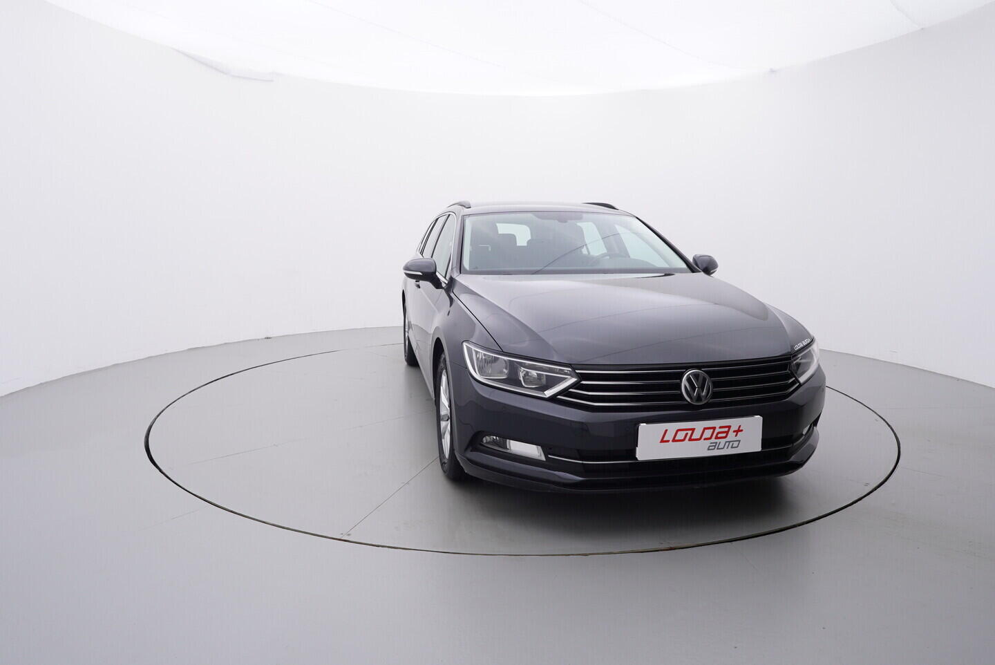 OZ190V01552_17.webp_PASSAT VARIANT COMFORTLINE 1.6 TDI 88 kW manuál, DPH