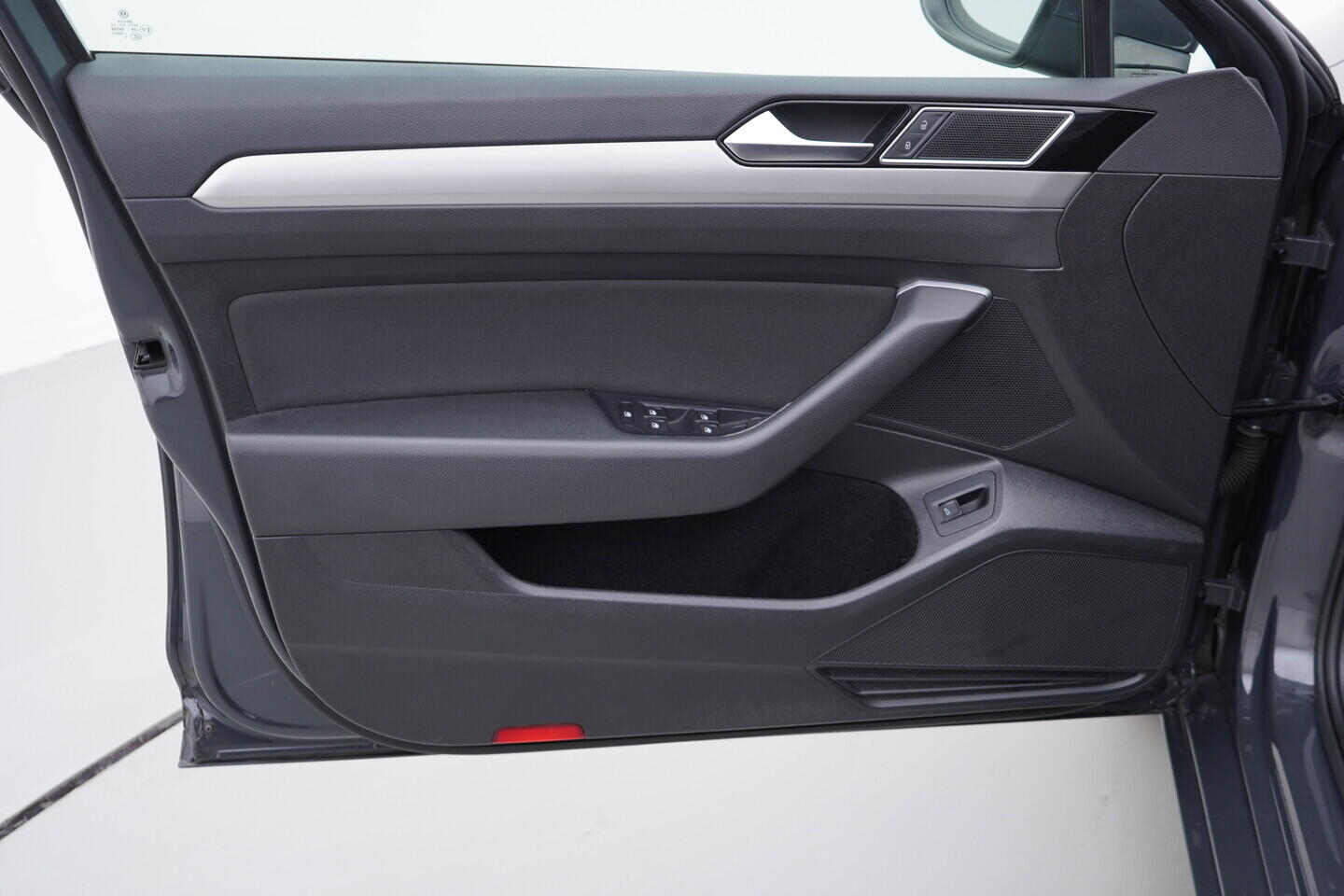 OZ190V01552_19.webp_PASSAT VARIANT COMFORTLINE 1.6 TDI 88 kW manuál, DPH