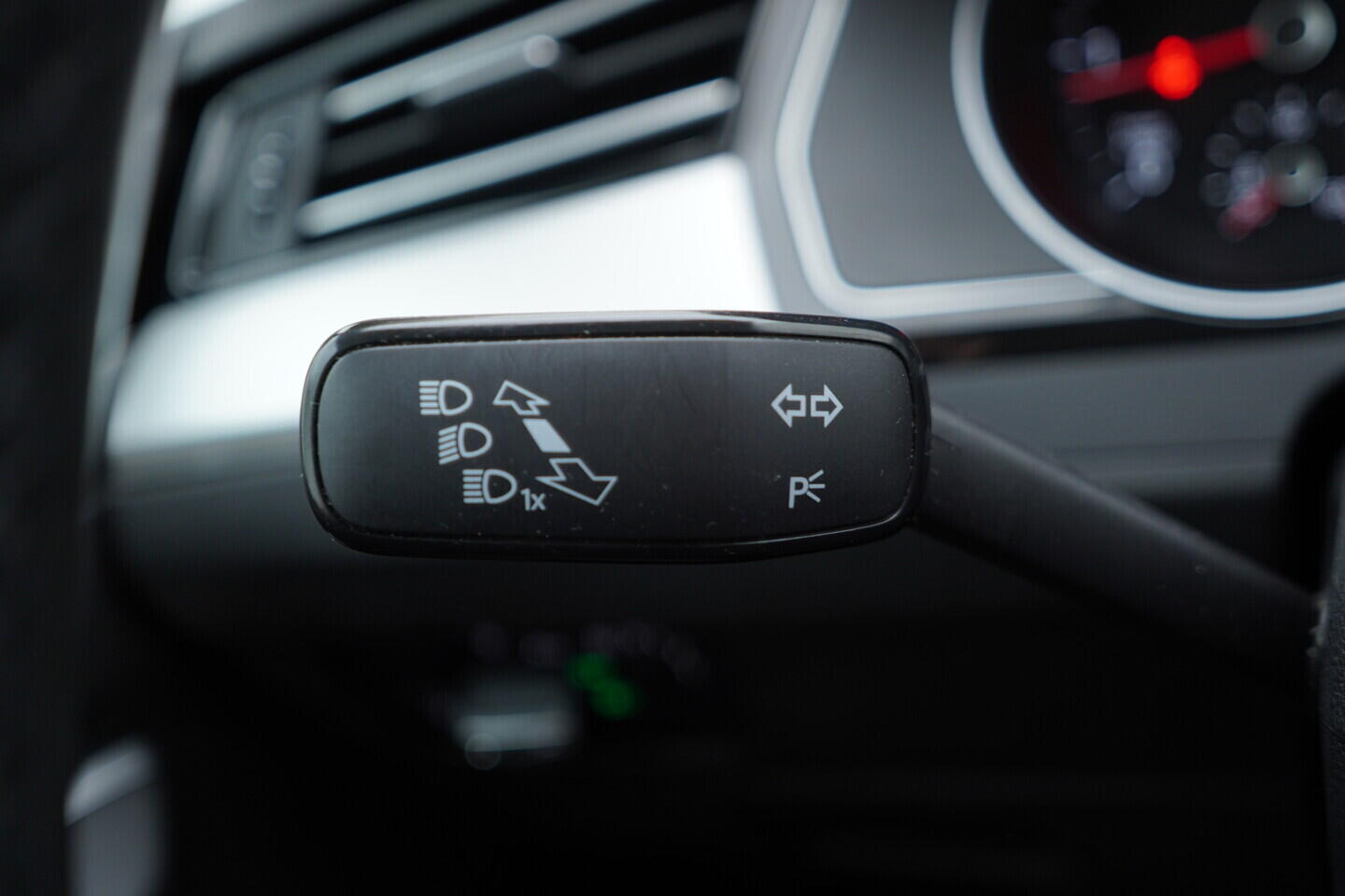 OZ190V01552_25.webp_PASSAT VARIANT COMFORTLINE 1.6 TDI 88 kW manuál, DPH