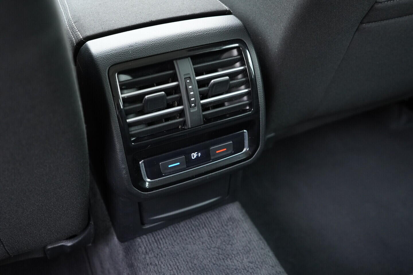 OZ190V01552_29.webp_PASSAT VARIANT COMFORTLINE 1.6 TDI 88 kW manuál, DPH