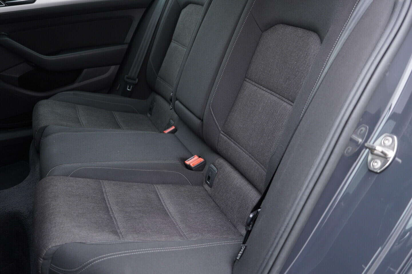 OZ190V01552_31.webp_PASSAT VARIANT COMFORTLINE 1.6 TDI 88 kW manuál, DPH