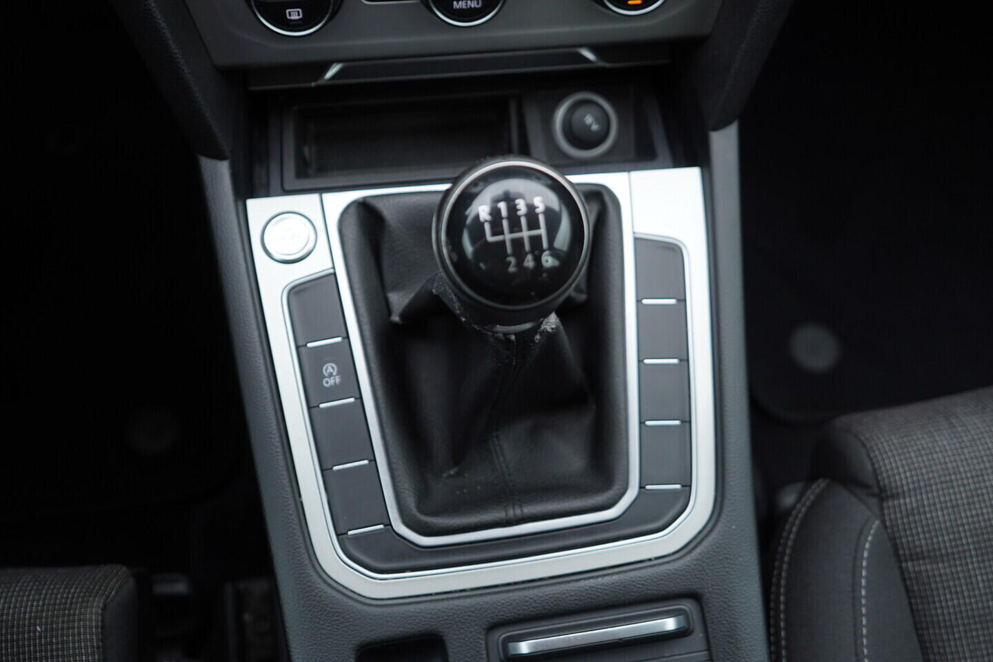 OZ190V01552_37.webp_PASSAT VARIANT COMFORTLINE 1.6 TDI 88 kW manuál, DPH