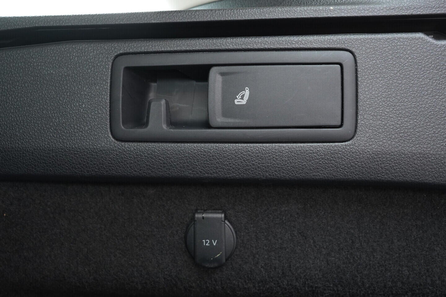 OZ190V01552_41.webp_PASSAT VARIANT COMFORTLINE 1.6 TDI 88 kW manuál, DPH