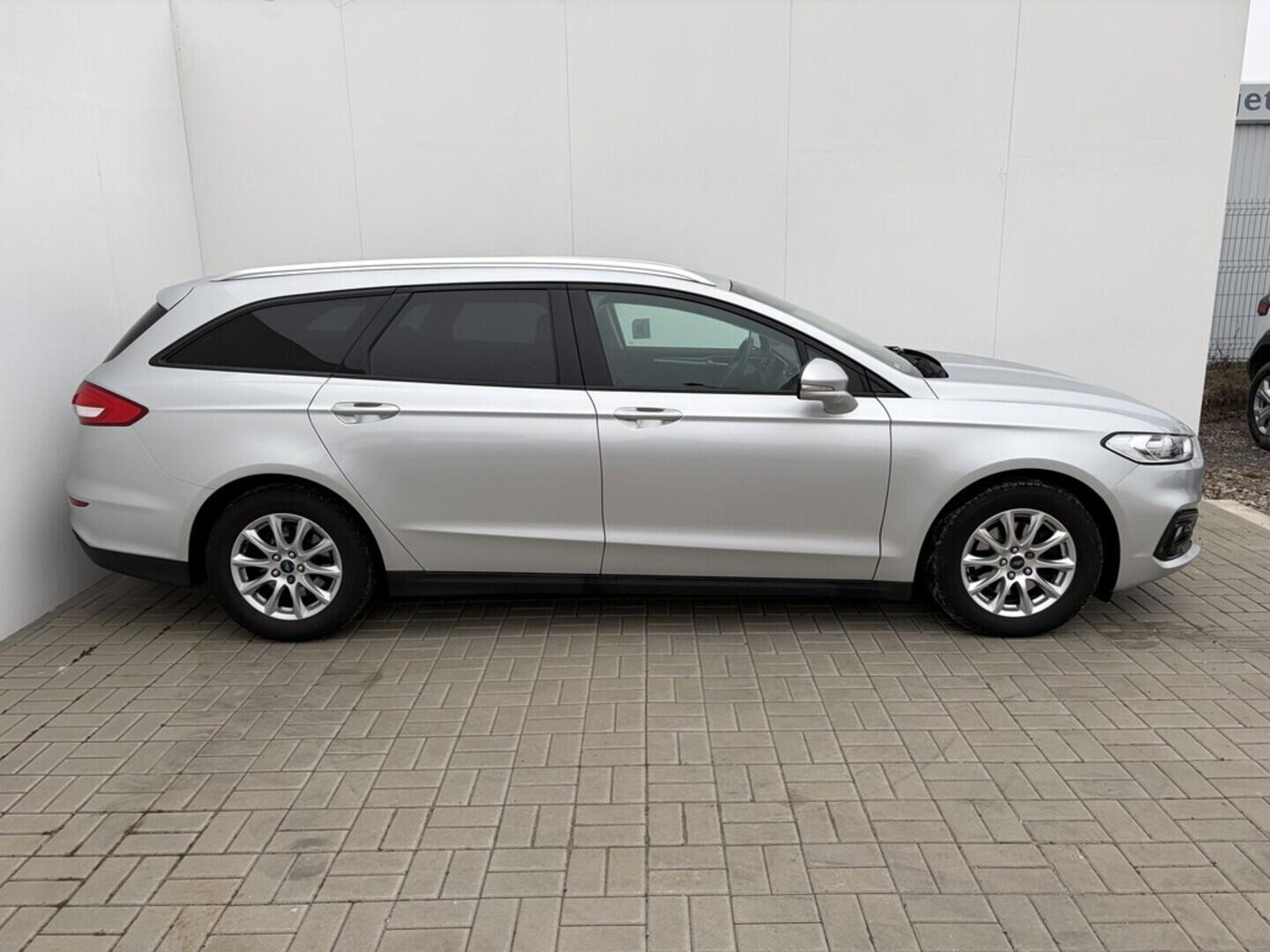 OZ190V01556_13.webp_MONDEO  2.0  110 kW manuál