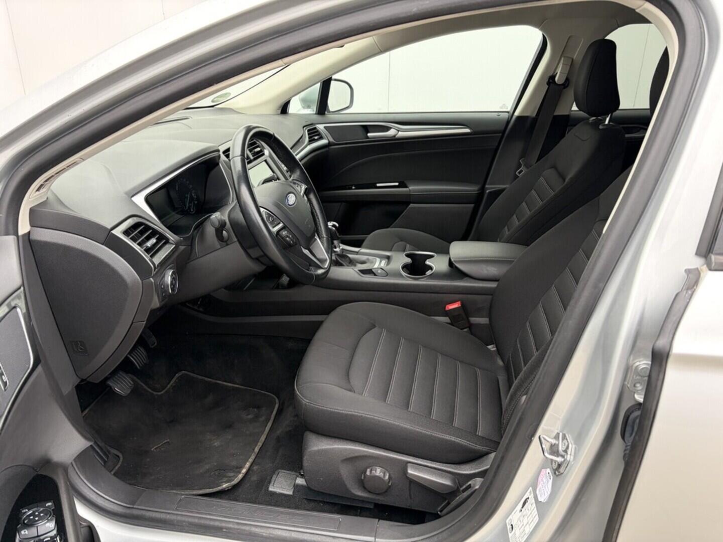 OZ190V01556_19.webp_MONDEO  2.0  110 kW manuál