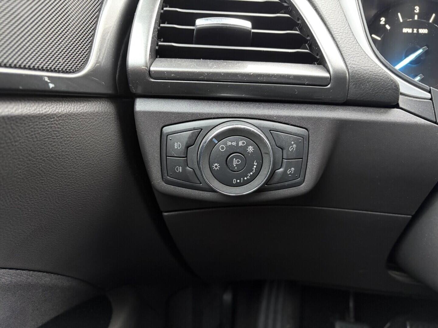 OZ190V01556_21.webp_MONDEO  2.0  110 kW manuál