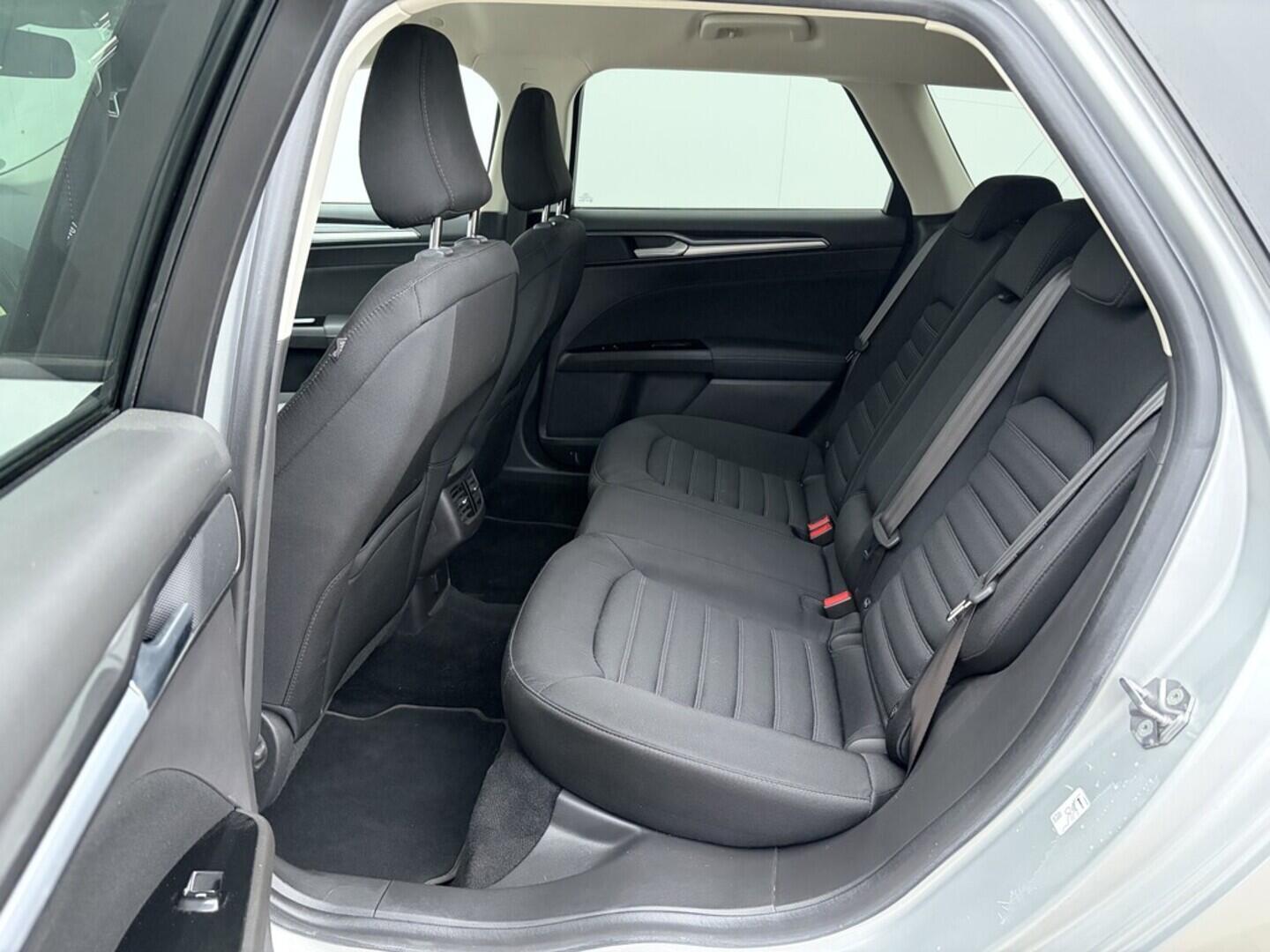 OZ190V01556_22.webp_MONDEO  2.0  110 kW manuál