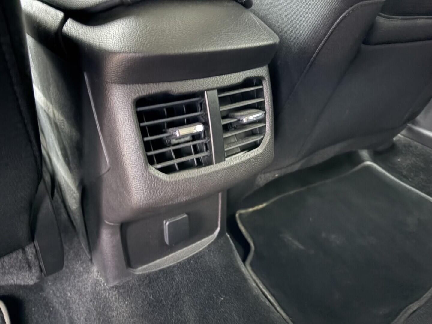 OZ190V01556_23.webp_MONDEO  2.0  110 kW manuál