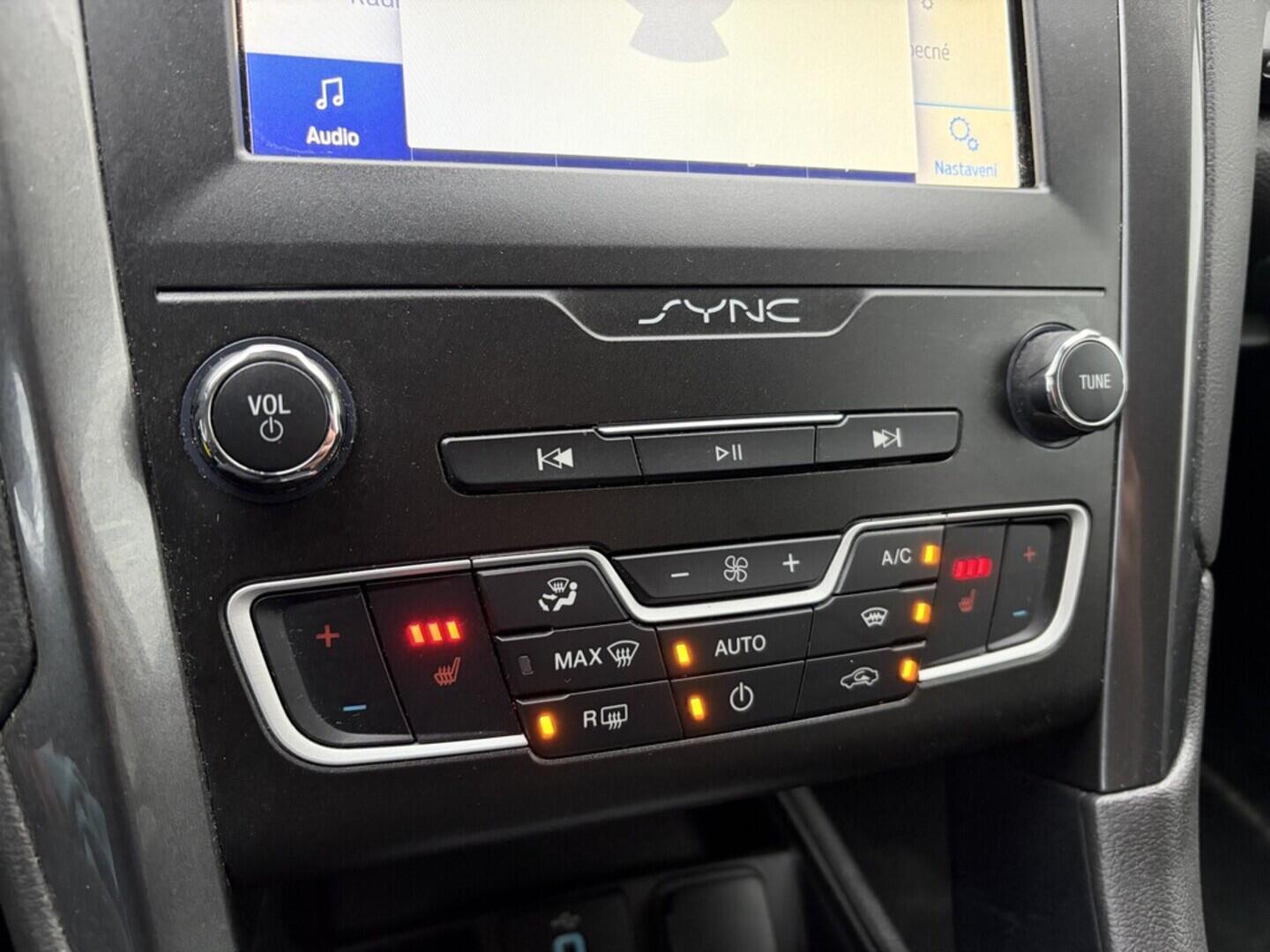 OZ190V01556_32.webp_MONDEO  2.0  110 kW manuál