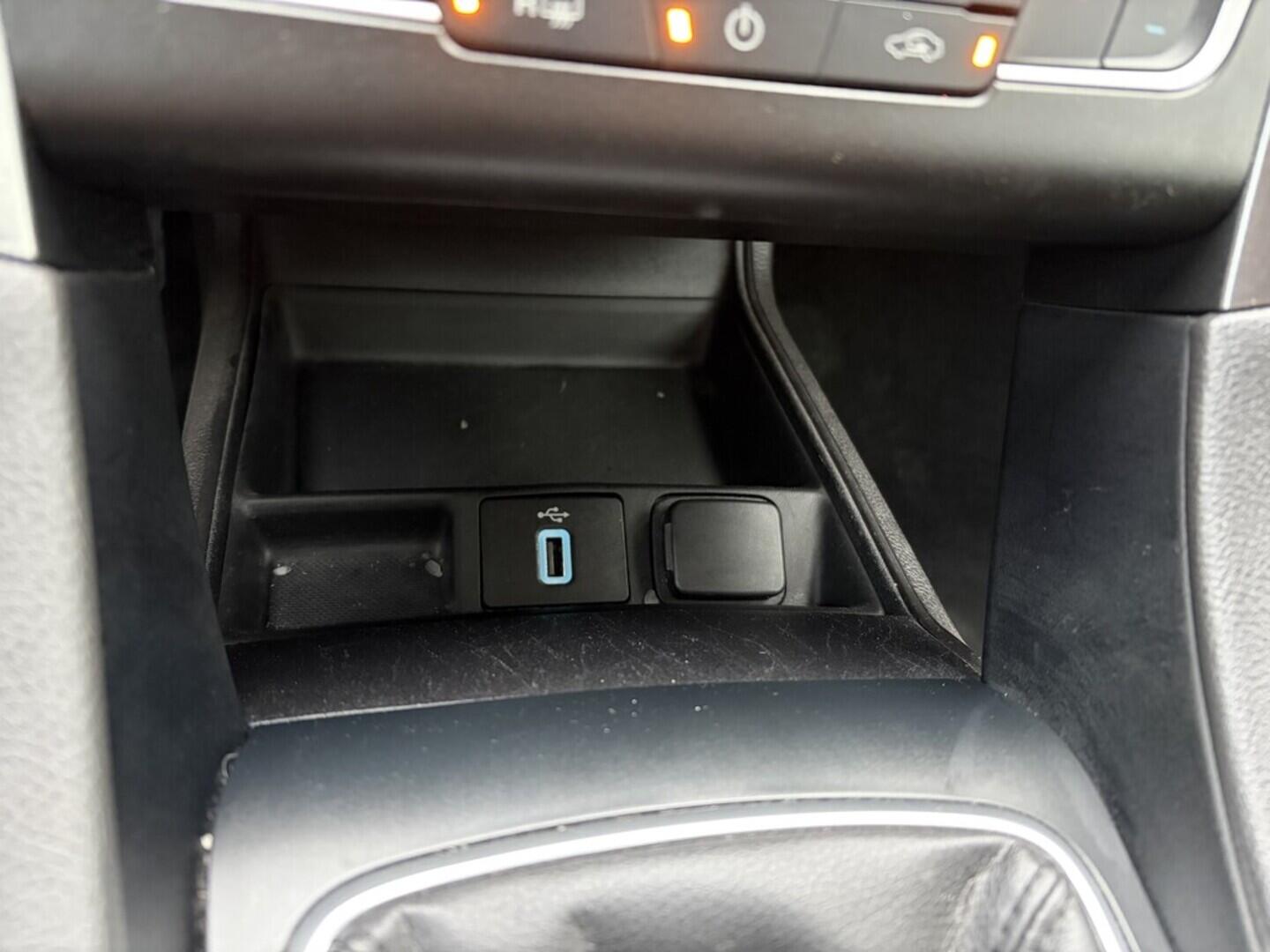 OZ190V01556_33.webp_MONDEO  2.0  110 kW manuál