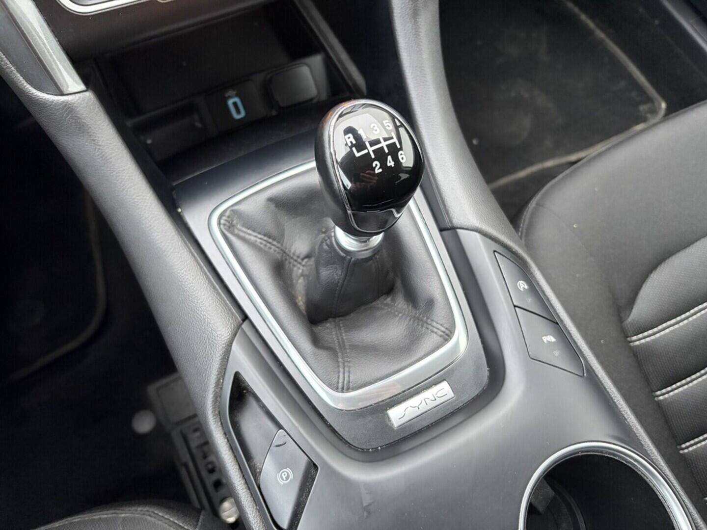 OZ190V01556_34.webp_MONDEO  2.0  110 kW manuál