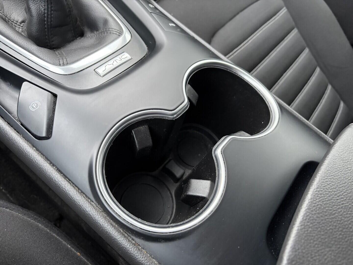 OZ190V01556_35.webp_MONDEO  2.0  110 kW manuál