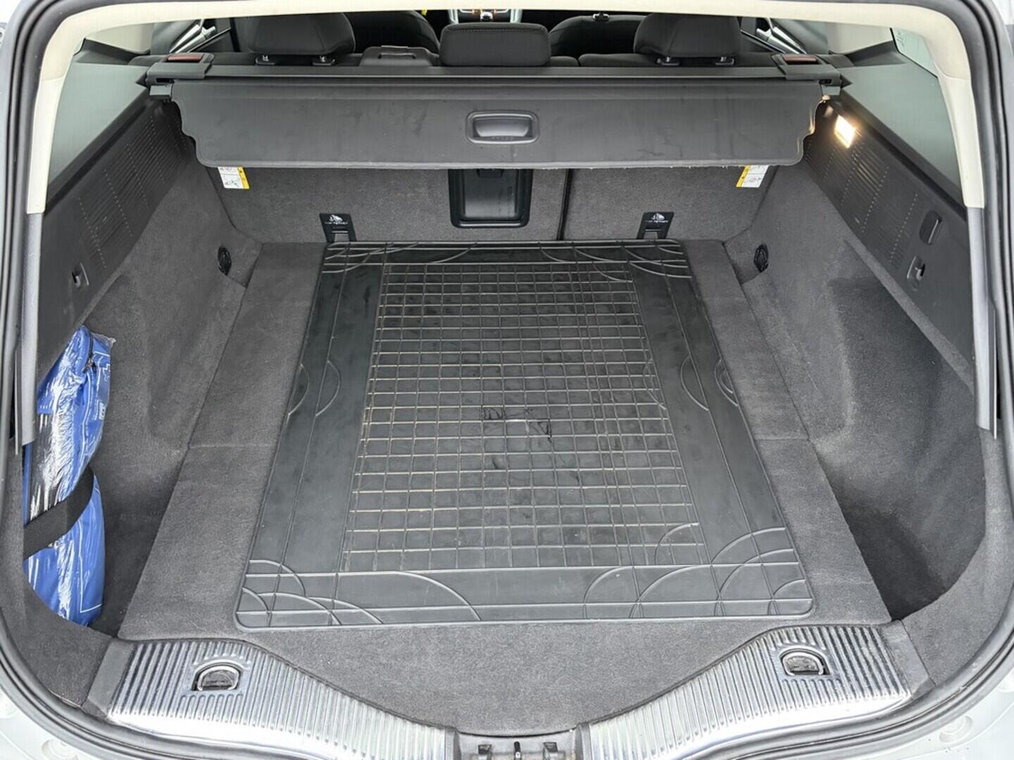 OZ190V01556_42.webp_MONDEO  2.0  110 kW manuál