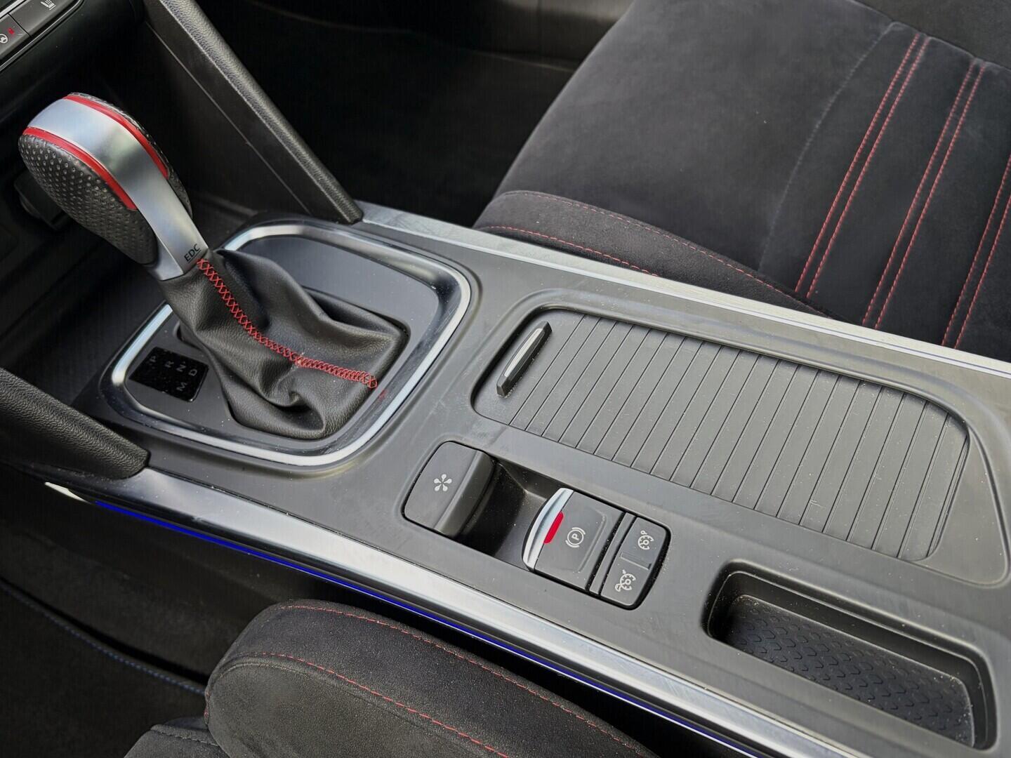 OZ190V01564_43.webp_MÉGANE R.S 1.8 TCe 205 kW automat