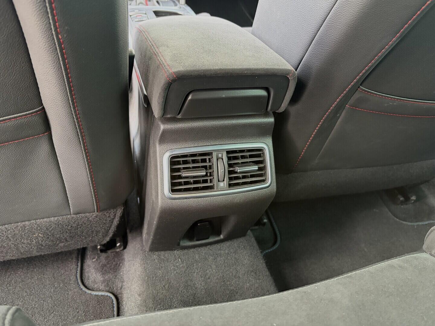 OZ190V01564_45.webp_MÉGANE R.S 1.8 TCe 205 kW automat