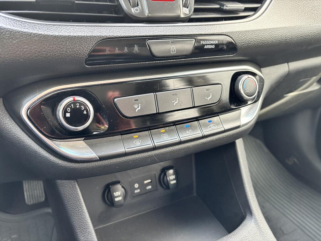 OZ190V01567_30.webp_I30 Trikolor 1.0 Tgdi 88 kW manuál