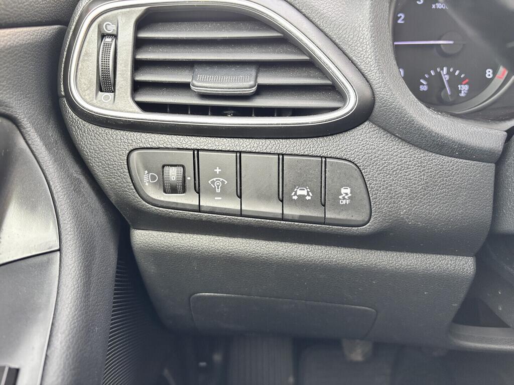 OZ190V01567_31.webp_I30 Trikolor 1.0 Tgdi 88 kW manuál