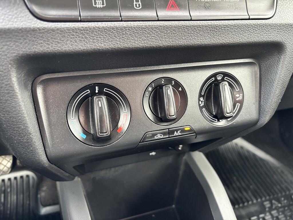 OZ190V01571_27.webp_FABIA Active 1.0 MPI 44 kW manuál, DPH