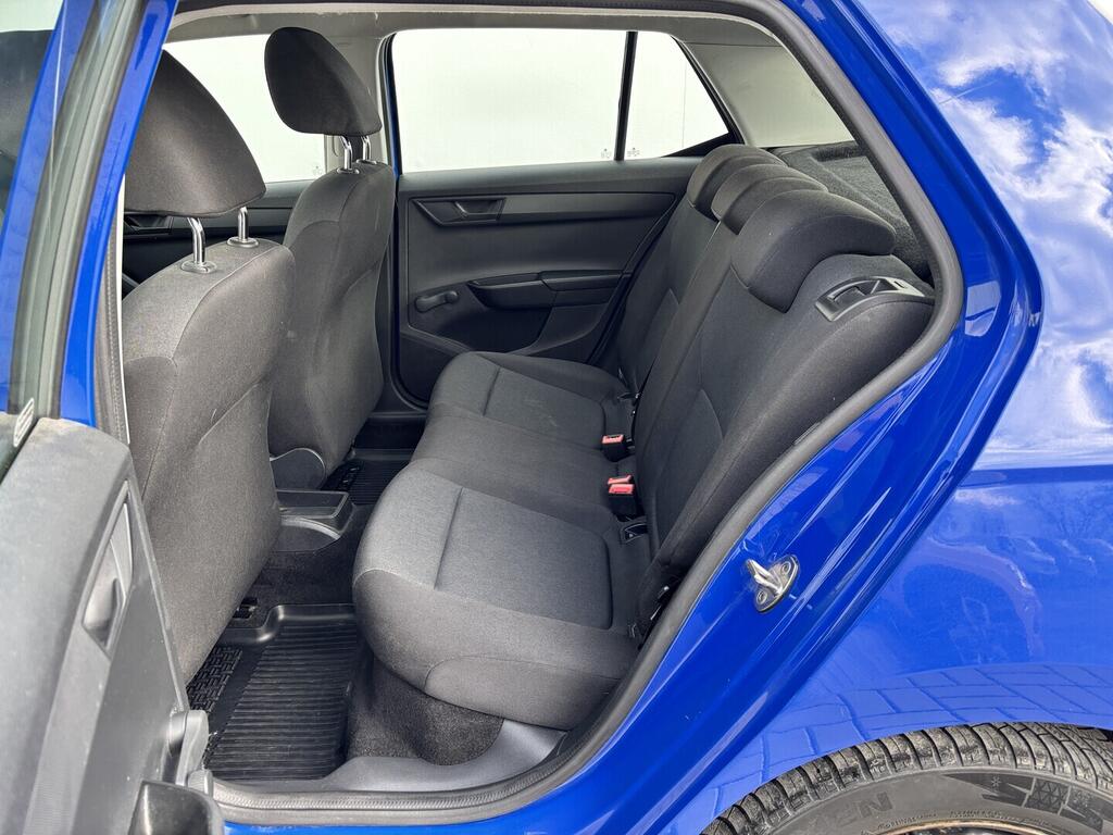 OZ190V01571_29.webp_FABIA Active 1.0 MPI 44 kW manuál, DPH