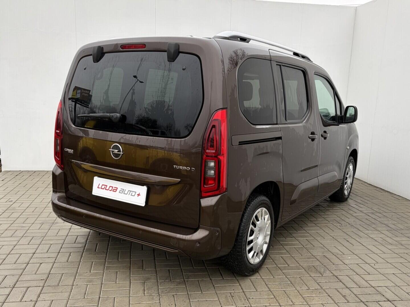 OZ190V01572_12.webp_COMBO  1.5 tdci 96 kW manuál