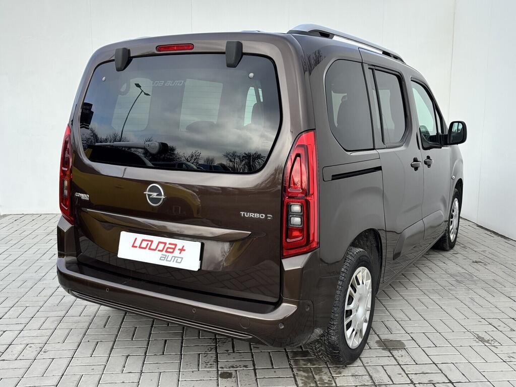 OZ190V01572_14.webp_COMBO  1.5 tdci 96 kW manuál