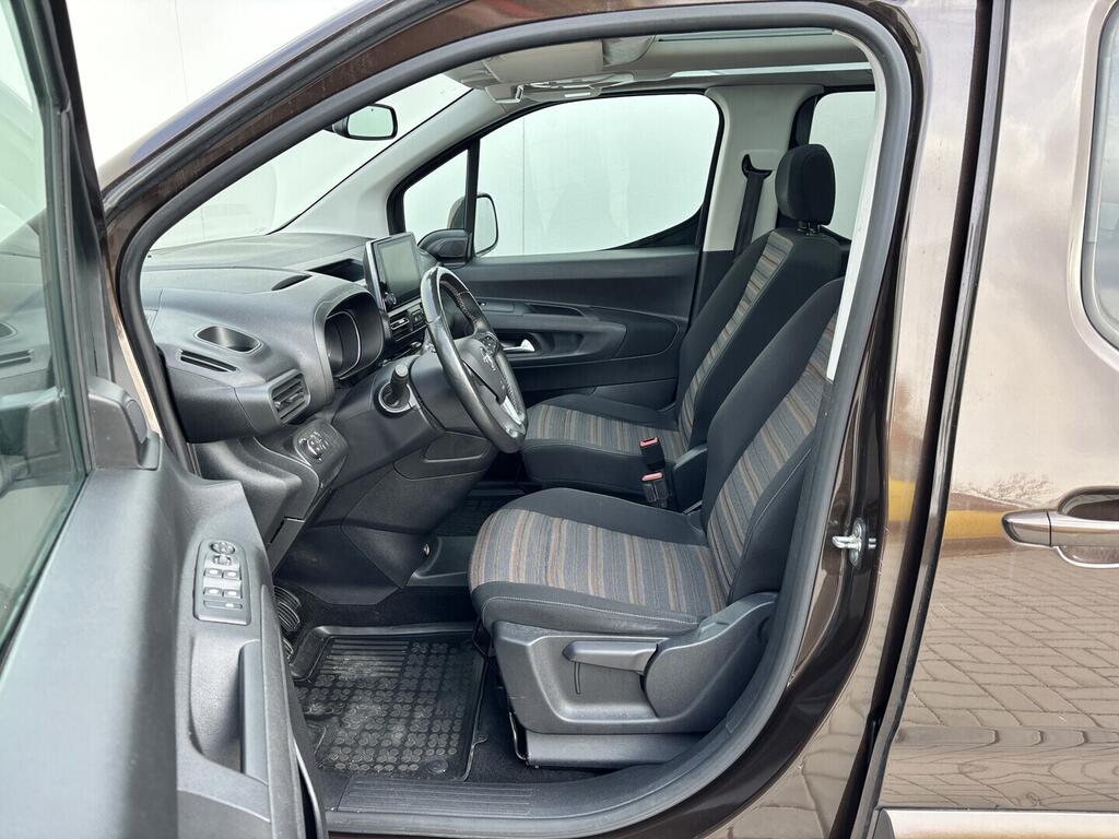 OZ190V01572_19.webp_COMBO  1.5 tdci 96 kW manuál