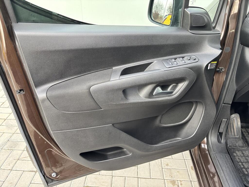 OZ190V01572_20.webp_COMBO  1.5 tdci 96 kW manuál